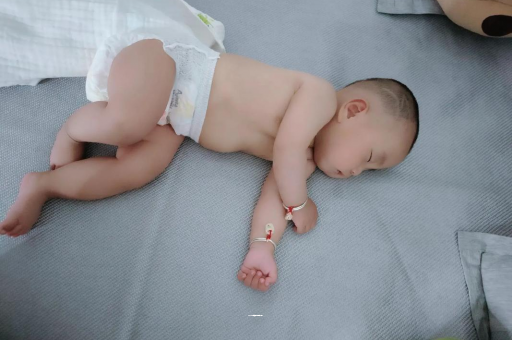 灌云宝宝老打喷嚏怎么办